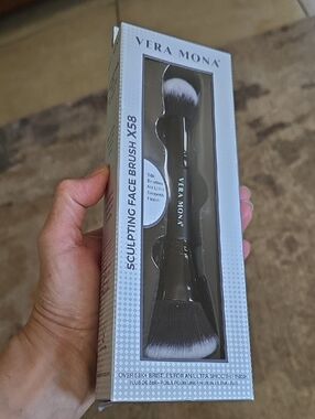 Vera Mona Black Sculpting Face Brush - Dual-Ended Contour & Blend